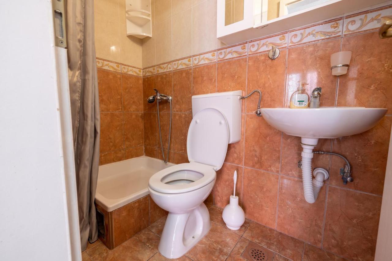 Guesthouse Rebecca Makarska Bagian luar foto