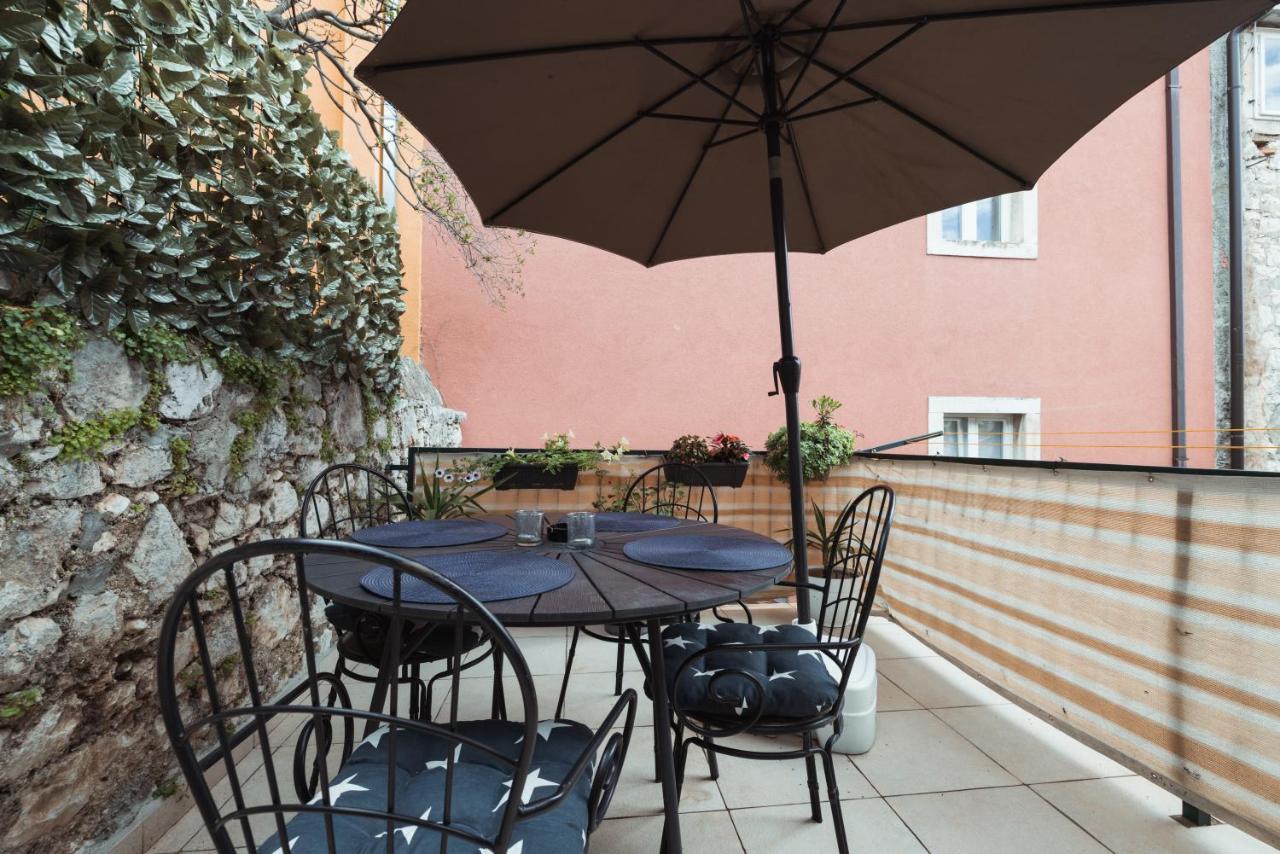 Guesthouse Rebecca Makarska Bagian luar foto