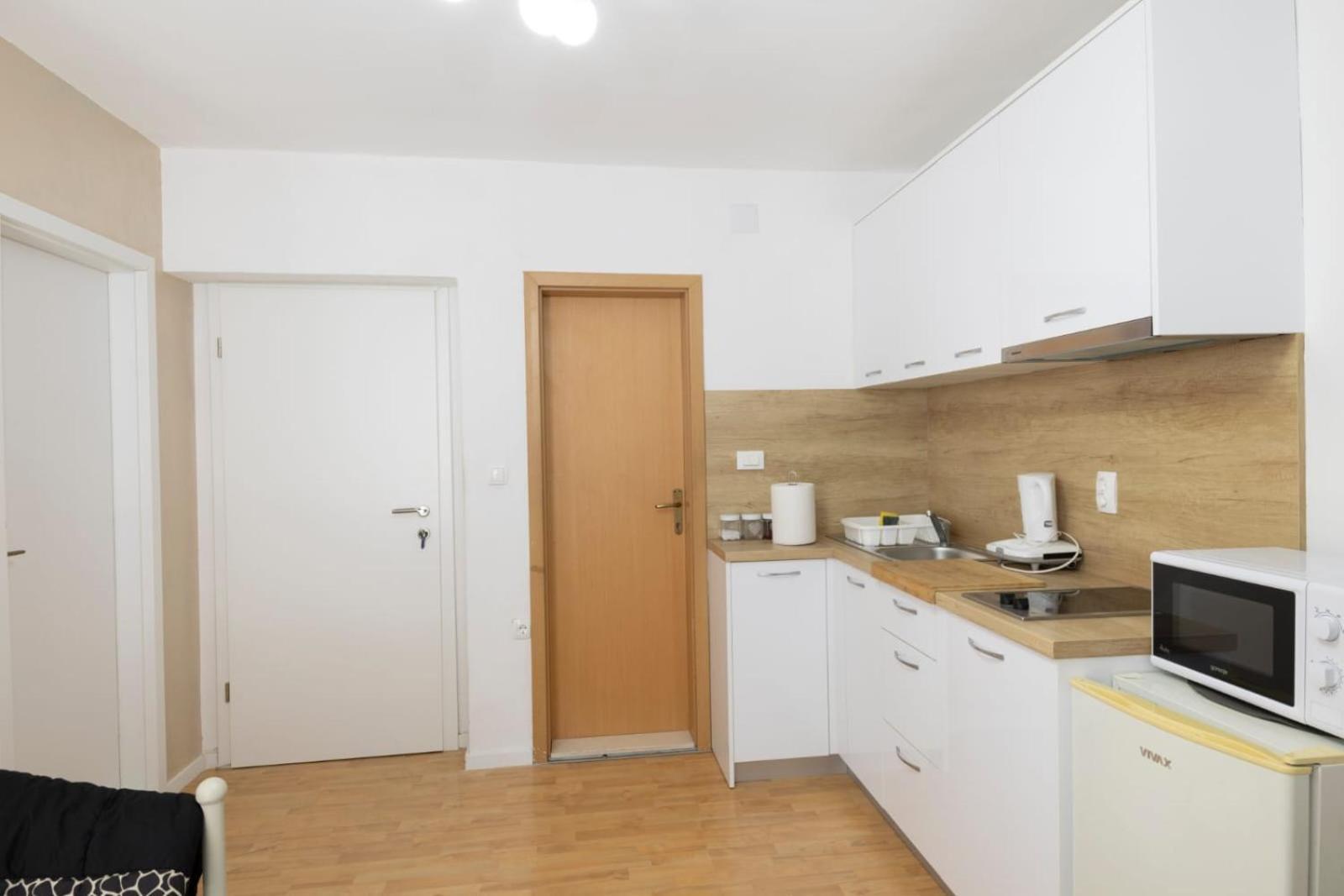 Guesthouse Rebecca Makarska Bagian luar foto