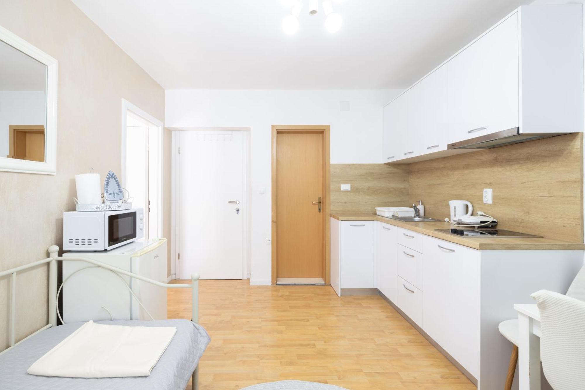 Guesthouse Rebecca Makarska Bagian luar foto