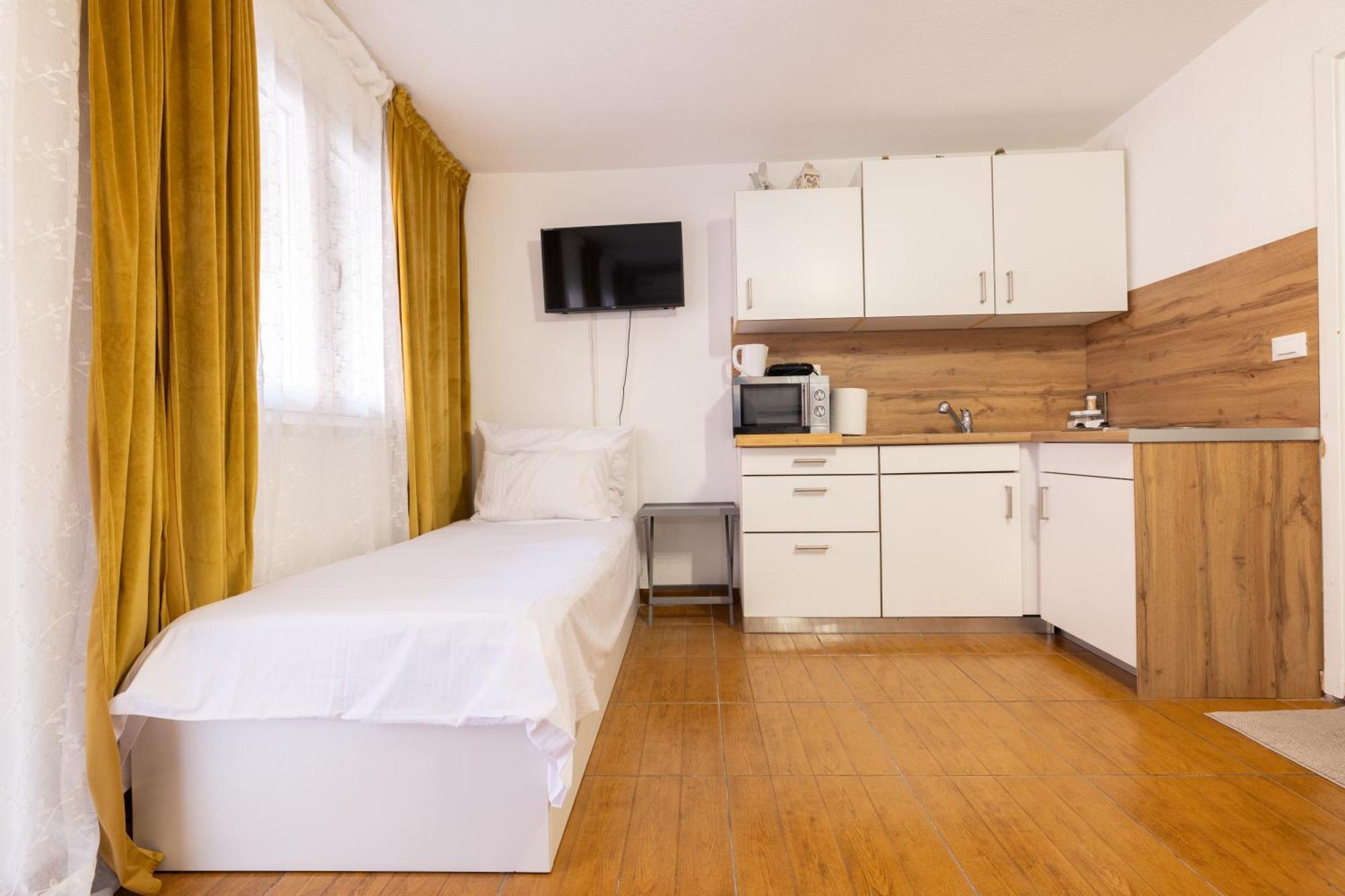 Guesthouse Rebecca Makarska Bagian luar foto